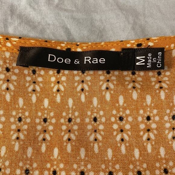 Doe & Rae Boho V-Neck Designed Top Size Medium - Picture 6 of 8